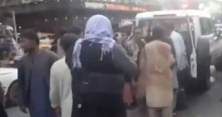 Εικόνες που σοκάρουν από την έκρηξη στην Καμπούλ (video)