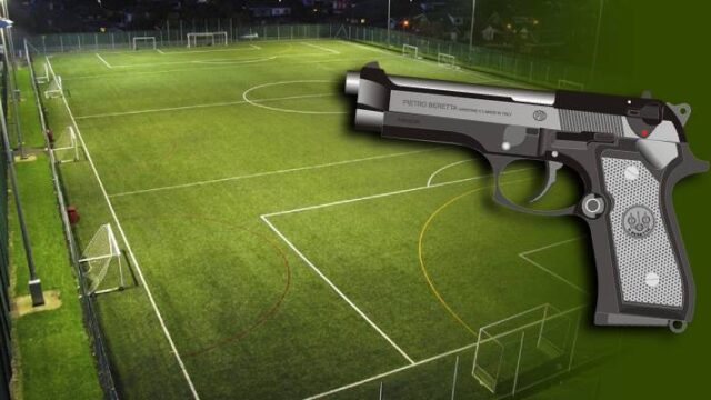 Διαιτητής τράβηξε όπλο στην διάρκεια αγώνα! (video)