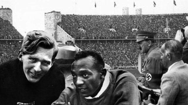 Ολυμπιακοί Βερολίνο1936: Τζέσι Όουενς εναντίον Λουτζ Λογκ, Μάνος Κοντολέων