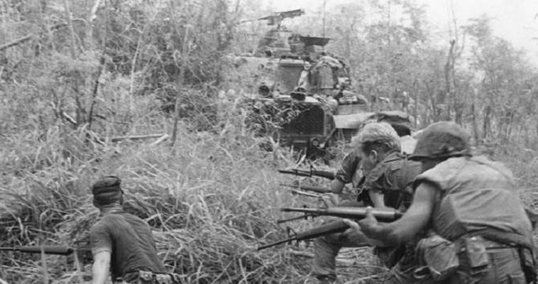 Απ Μπακ: Το μεγαλύτερο φιάσκο στον πόλεμο του Βιετνάμ, Παντελής Καρύκας
