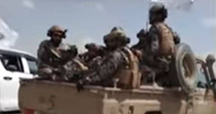 Οι Ταλιμπάν βολτάρουν με στολές Αμερικανών στρατιωτών