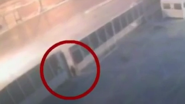 Σφήνωσε και πέθανε σε συρόμενη πύλη 34χρονος