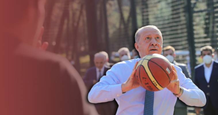 Ο Ερντογάν κάνει επίδειξη... υγείας στη μπασκέτα (video)