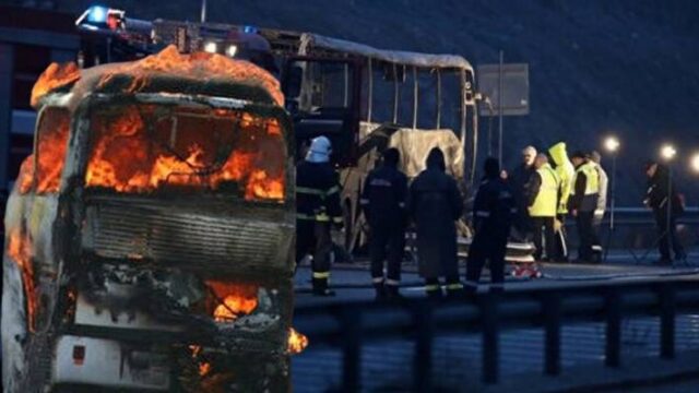 Bουλγαρία: Παιδιά κάηκαν σε λεωφορείο (video))