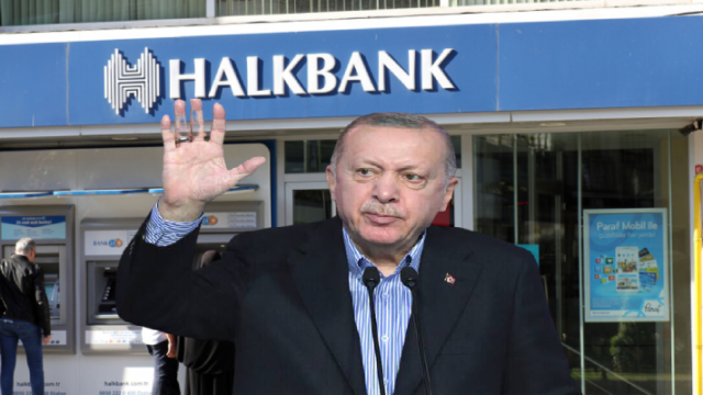 Η Halkbank εξετάζει συμφωνία αναβολής ποινικής δίωξης με τις ΗΠΑ