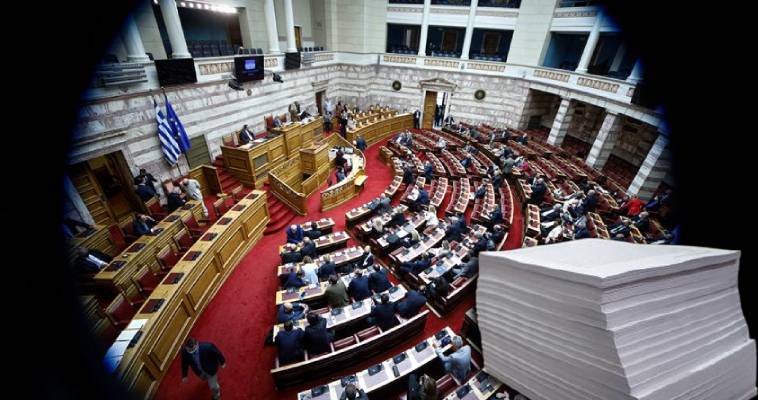 Τα διαπλεκόμενα κόμματα και ο φερετζές των Εξεταστικών