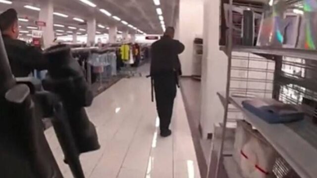 Αστυνομικoί σκότωσαν κατά λάθος δεκατετράχρονη (video)