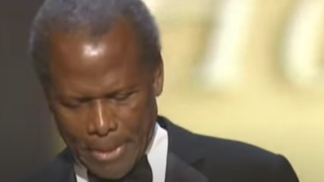 Πέθανε ο θρύλος του Χόλιγουντ Σίντεϊ Πουατιέ (video)