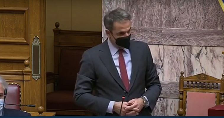 Εκτός προγράμματος σύγκρουση Τσίπρα-Μητσοτάκη στην Βουλή (video)