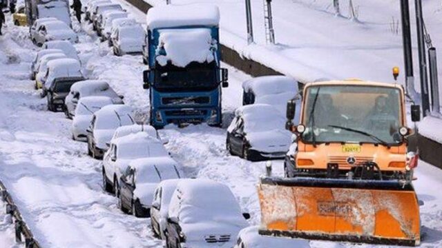 Εγκλωβισμένη η Αττική από την κακοκαιρία – Απών οι δήμοι