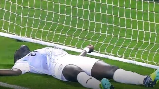 Ποδοσφαιριστής καταρρέει εν μέσω αγώνα! (video)