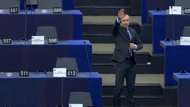 Ναζιστικός χαιρετισμός στο Ευρωκοινοβούλιο! (video)