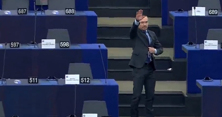 Ναζιστικός χαιρετισμός στο Ευρωκοινοβούλιο! (video)