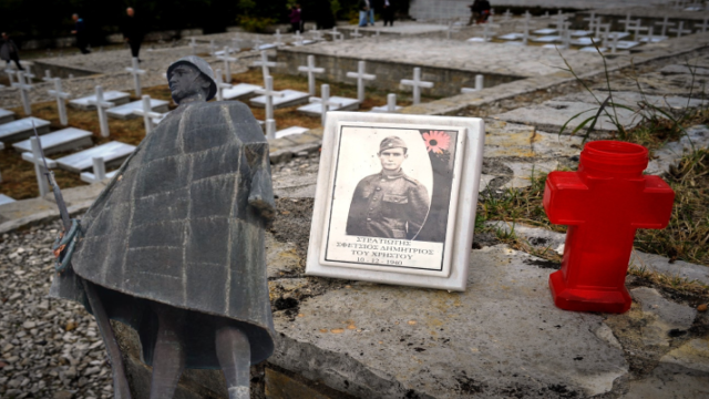 Οι "άταφοι" Έλληνες νεκροί του 1940 – Έρευνες και ταυτοποίηση, Ορφέας Μπέτσης
