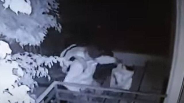 Επίθεση με γκαζάκια στην κατοικία του Δημήτρη Καμπουράκη (video)