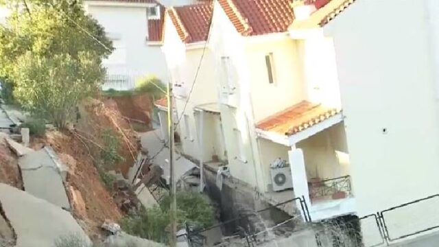 Νέος Βουτζάς: Σπίτια βουλιάζουν τρία μέτρα στη γη! (video)
