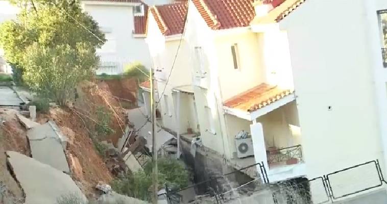 Νέος Βουτζάς: Σπίτια βουλιάζουν τρία μέτρα στη γη! (video)