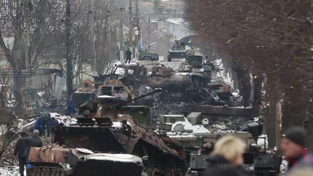 Πέντε άμαχοι νεκροί σε ρωσικούς βομβαρδισμούς στην Ουκρανία