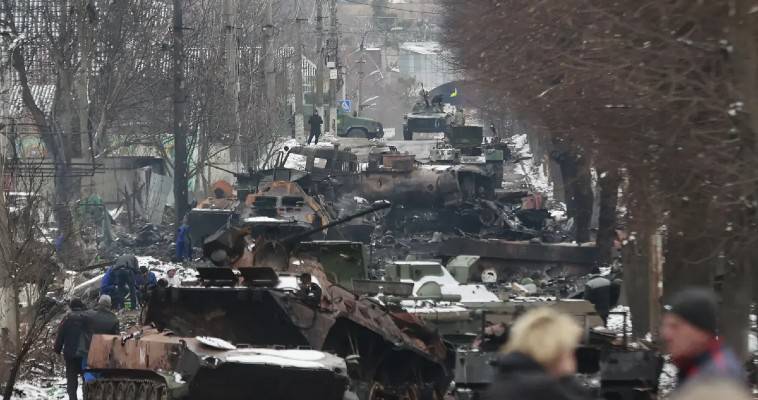 Πέντε άμαχοι νεκροί σε ρωσικούς βομβαρδισμούς στην Ουκρανία