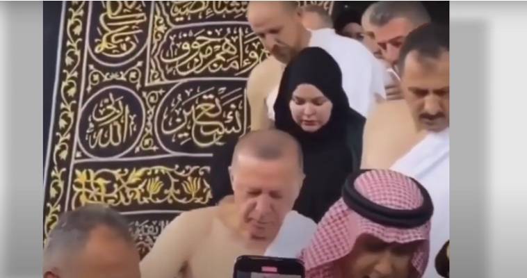 Στην Σαουδική Αραβία ο Ερντογάν - Προσκύνησε στην Μέκκα (video)