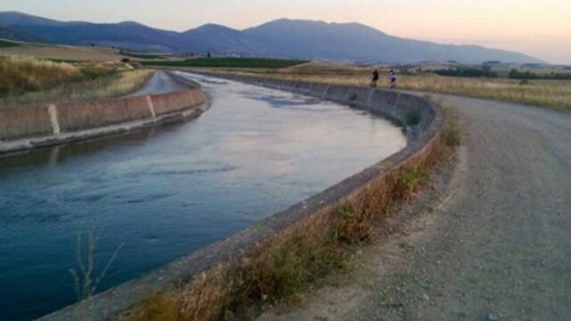 Έρευνες της ΕΜΑΚ για έφηβο που έπεσε στο κανάλι του Μόρνου,