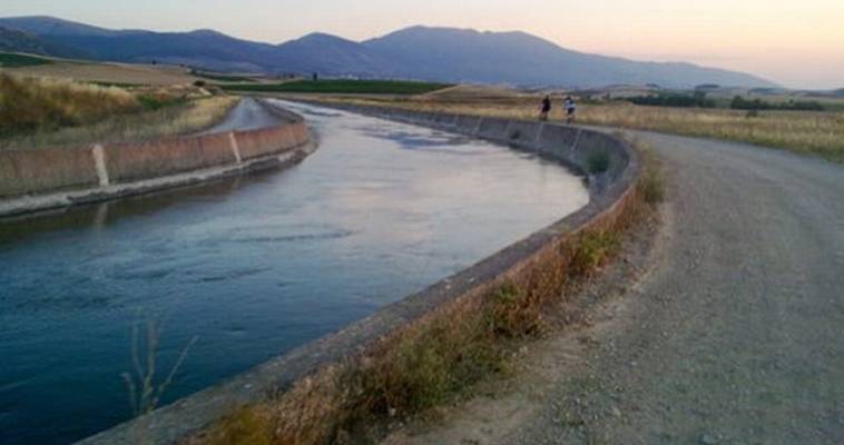 Έρευνες της ΕΜΑΚ για έφηβο που έπεσε στο κανάλι του Μόρνου,