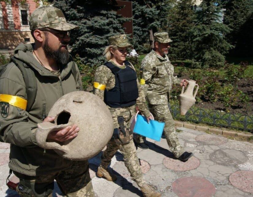 Ουκρανία: Έσκαβαν χαρακώματα και βρήκαν ελληνικούς αμφορείς