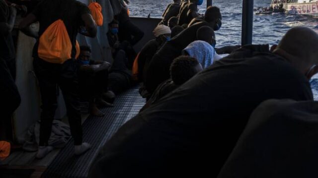 Στην Κω μεταφέρονται 220 μετανάστες που διασώθηκαν ανοιχτά της Κρήτης,