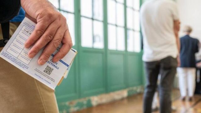 Στις κάλπες οι Γάλλοι για την σύνθεση της Βουλής - Τα πιθανά σενάρια,
