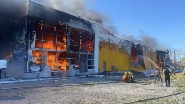 Ρωσική πυραυλική επίθεση με τουλάχιστον 10 νεκρούς\