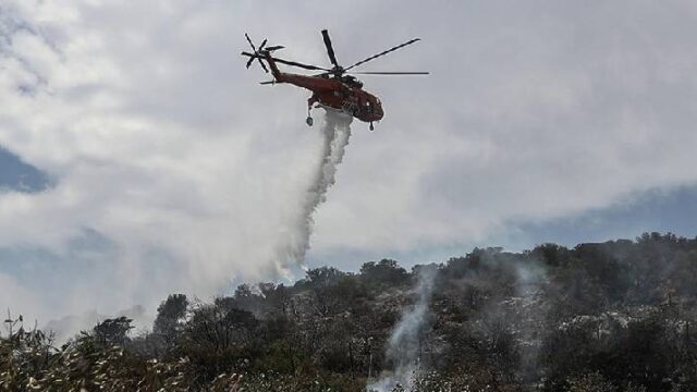 Μεγάλες πυρκαγιές σε τρία μέτωπα – Δεν απειλούνται κατοικημένες περιοχές