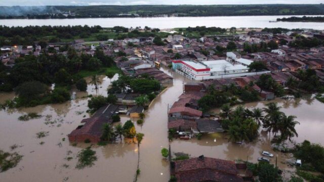 Εκατόμβη νεκρών στη Βραζιλία από πλημμύρες και κατολισθήσεις,