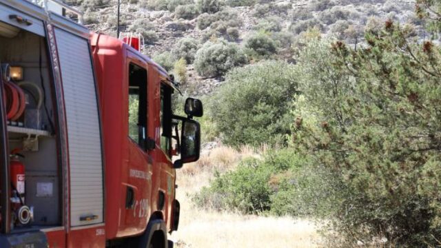 Φωτιά σε αυλή εργοστασίου στον Ασπρόπυργο - Μήνυμα του 112