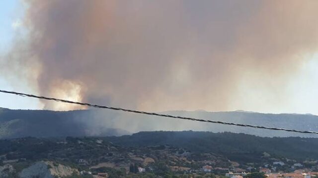 Εκκένωση οικισμών στη Λέσβο – Μαίνεται μεγάλη πυρκαγιά