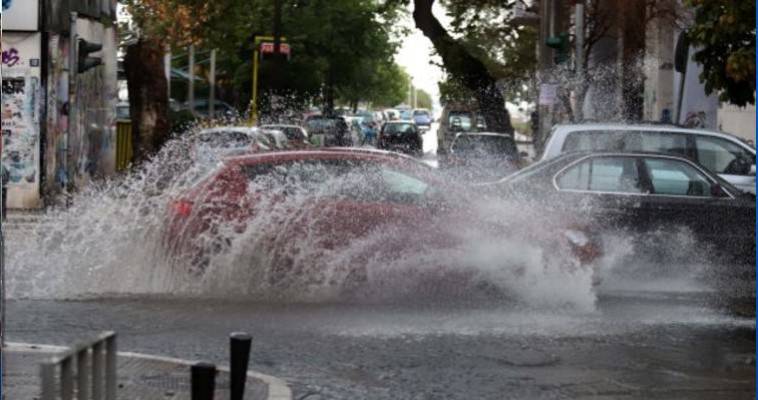 Πότε θα φτάσει η κακοκαιρία στην Αθήνα – Πλημμύρες στη Θεσσαλονίκη