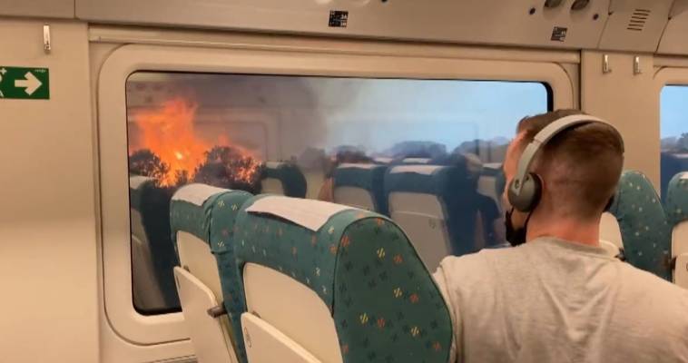Ισπανικό τρένο περνάει μέσα από δασική πυρκαγιά (video),