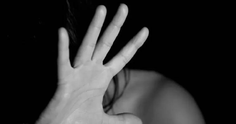 Σοκ: Αποκαλύψεις για βιασμό ανήλικης από αστυνομικό
