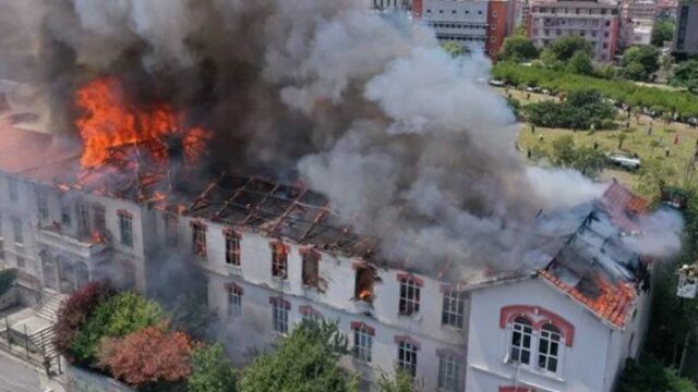 Εκκενώνεται λόγω φωτιάς το νοσοκομείο Βαλουκλή στην Κωνσταντινούπολη,