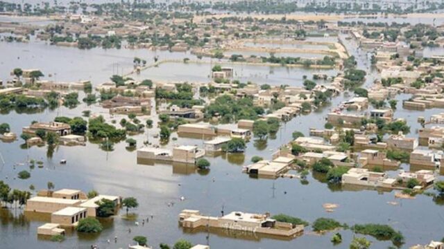 Εκατοντάδες νεκροί στο Πακιστάν - Χάθηκαν 50 χωριά στις πλημμύρες (video),