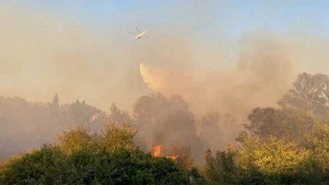 Πυρκαγιά: Εκκένωση οικισμού στη Κέρκυρα  – Ανεξέλεγκτη στη Κορινθία