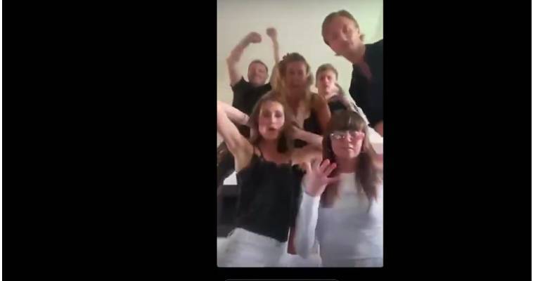 Φινλανδία: Αντιδράσεις από βίντεο με τον ξέφρενο χορό της πρωθυπουργού σε πάρτι