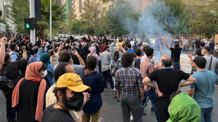 Ιράν: Σε καταστολή "χωρίς επιείκεια" των διαδηλώσεων ετοιμάζεται το καθεστώς (video)