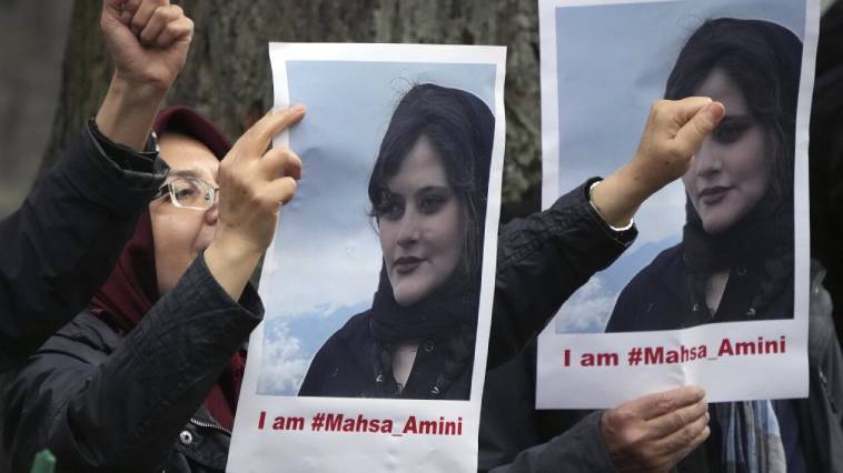 Η δολοφονία της Αμινί κλυδωνίζει τους αγιατολάχ στο Ιράν, Νεφέλη Λυγερού