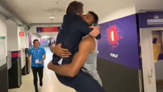 Ο Ποτζέκο πανηγυρίζει στην αγκαλιά του Αντετοκούνμπο (video),