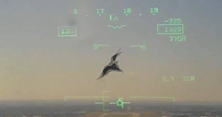 Καρέ-καρέ η συντριβή εκπαιδευτικού αεροσκάφους (video)