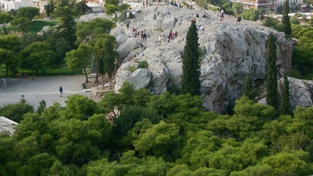 Τραγικό συμβάν στον Ιερό Βράχο - Τουρίστρια έπεσε και σκοτώθηκε,