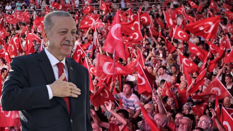 99 χρόνια μετά: Η παλινδρόμηση της Τουρκικής Δημοκρατίας, Κρινιώ Καλογερίδου