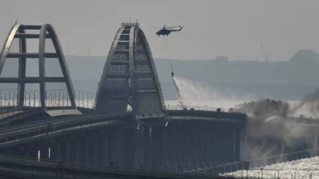 Ποιος έπληξε την γέφυρα του Κερτς – Αποποιείται την ευθύνη το Κίεβο