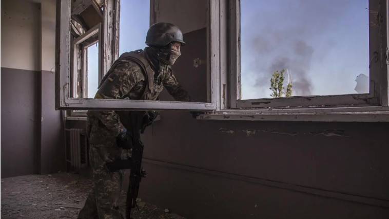 Ουκρανοί μετατρέπουν αμάχους σε ανθρώπινες ασπίδες – Τί λένε δυτικές εκθέσεις, Γιώργος Βενέτης