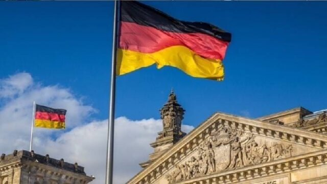 Για επιστροφή στο "φρένο χρέους" δεσμεύεται ο Γερμανός υπουργός Οικονομικών